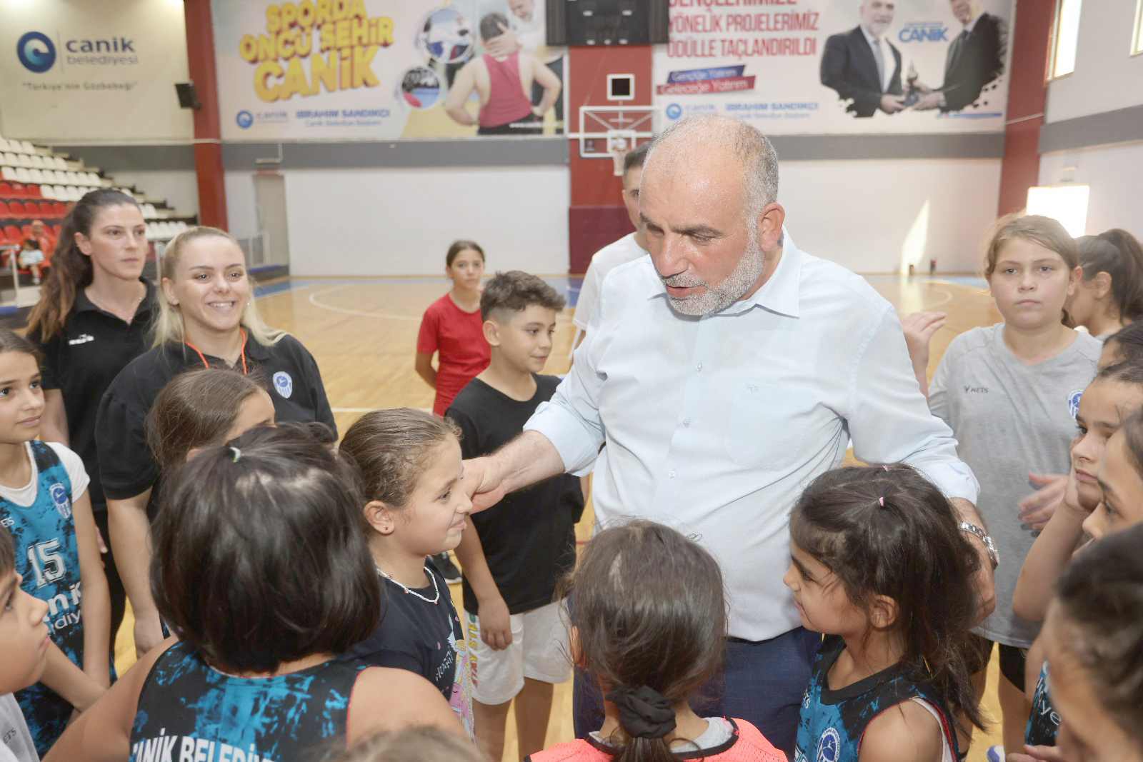 Canik Belediyesi Çocukları Sporla Buluşturuyor