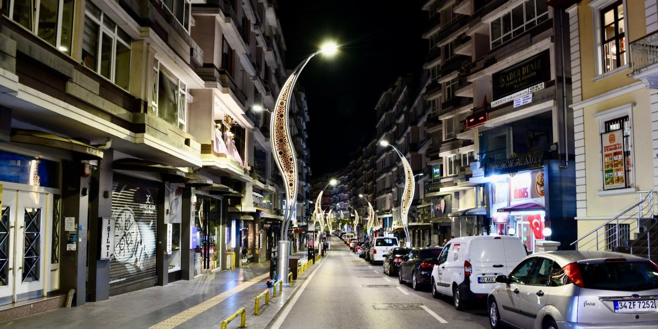 Çiftlik Caddesi’nde aydınlatma çalışmaları tamamlandı