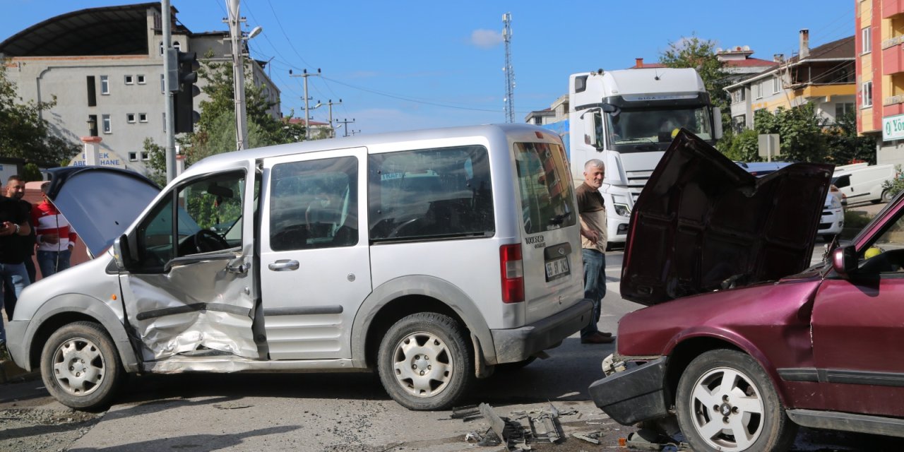 Trafik kazasında 3 kişi yaralandı