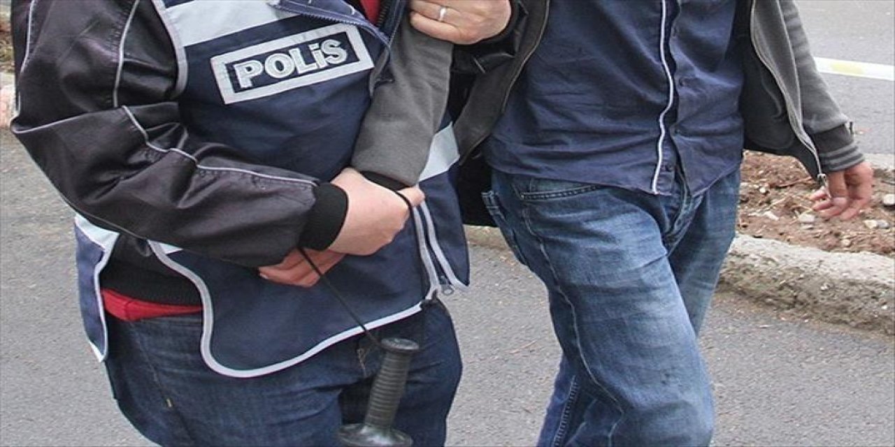 Polis ekipleri ruhsatsız tabanca ele geçirdi