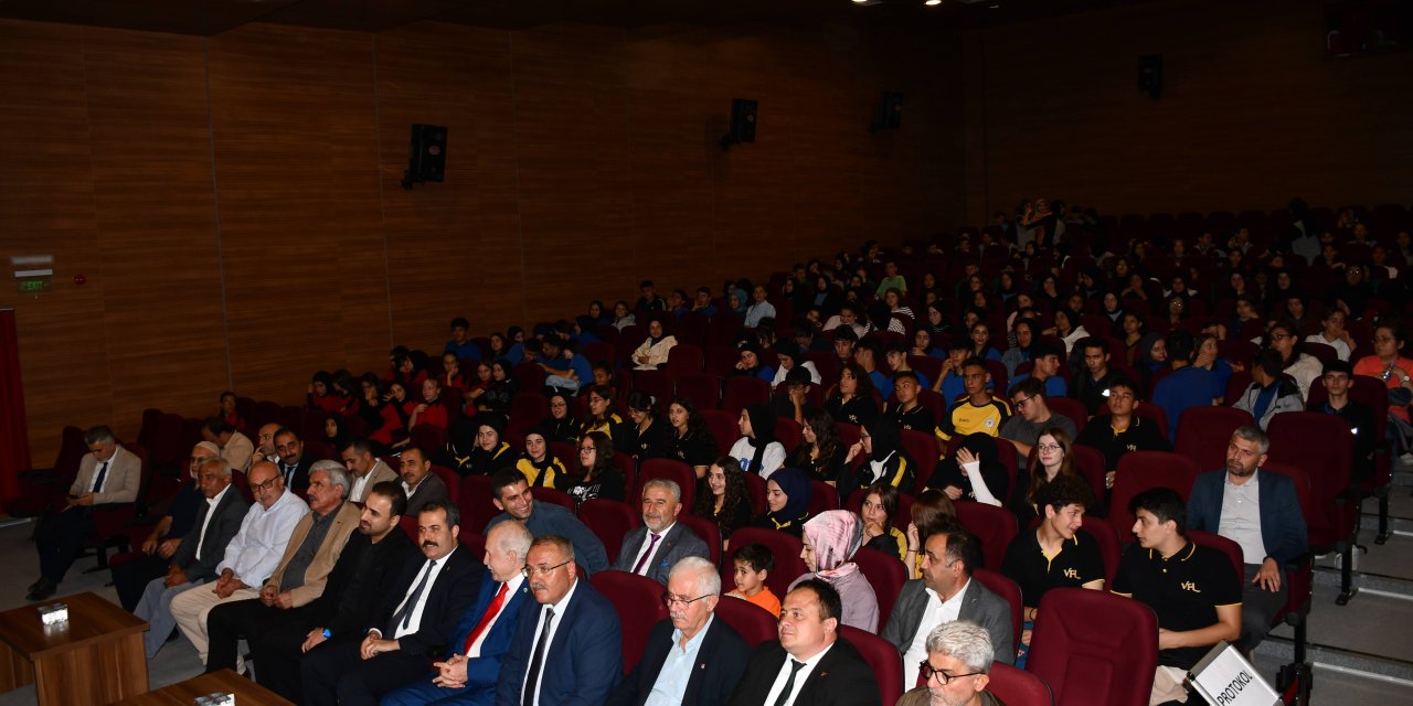 'İlçemizden Yetişenler' konferansı düzenlendi