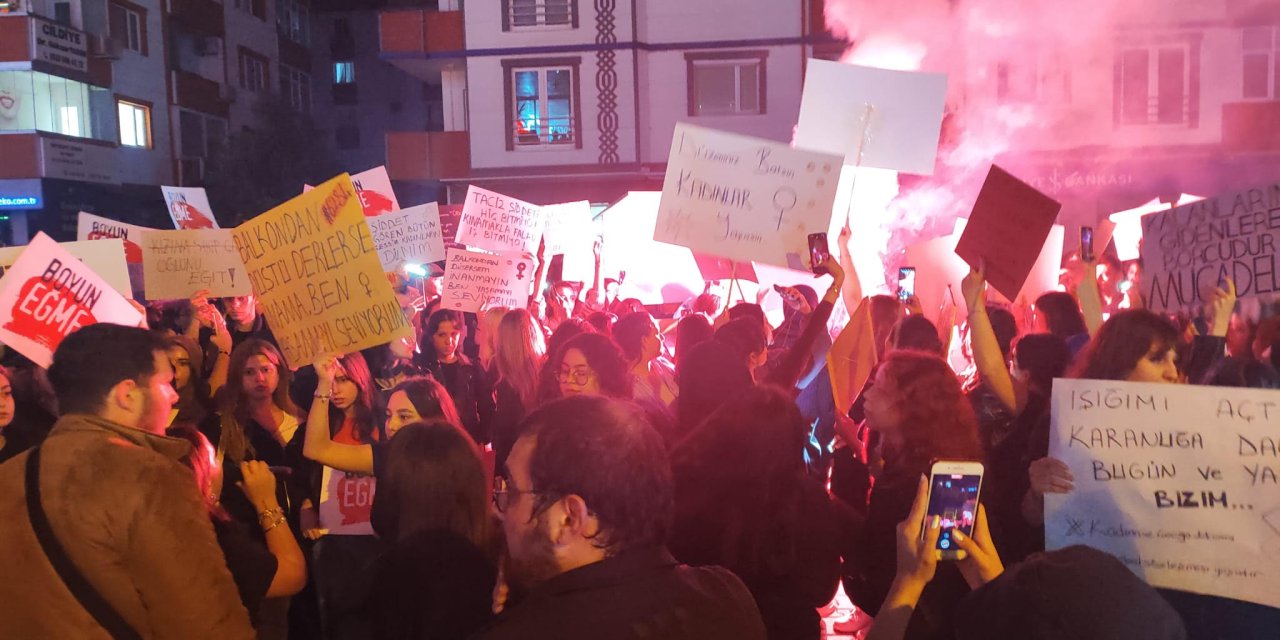 Üniversiteli gençlerden büyük protesto