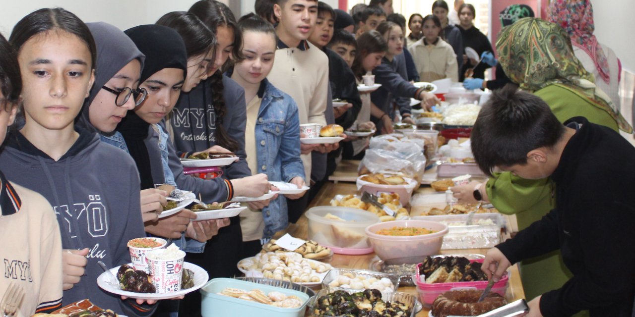 Ortaokul öğrencilerinden arkadaşları yararına kermes