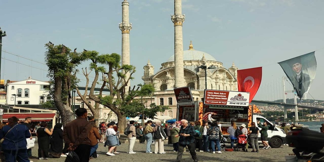 Lokmacı Arabaları ile İstanbul Sokaklarında Lokma İkramı