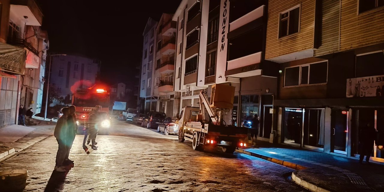 Elektrik direğinde çıkan yangın söndürüldü