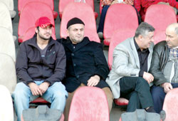 Sefa tribünde izledi