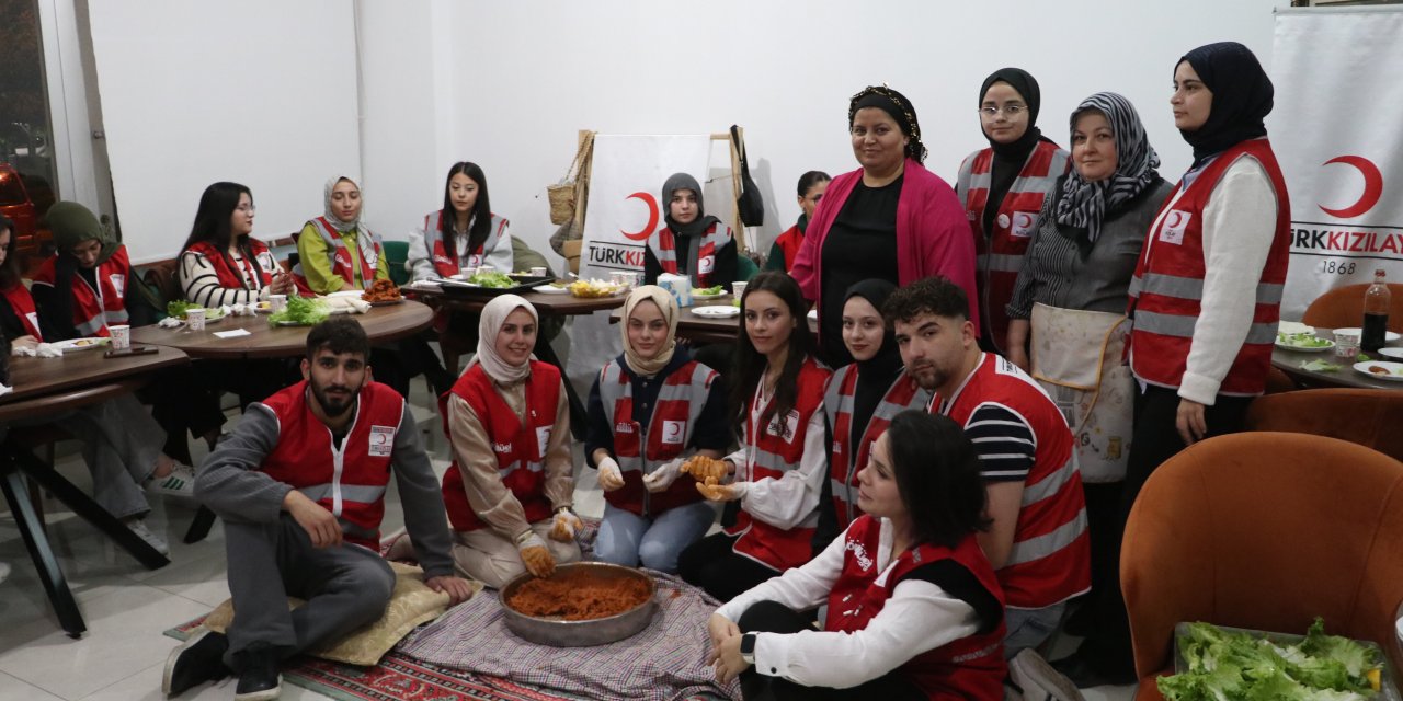 Kızılay gönüllüleri bir araya geldi