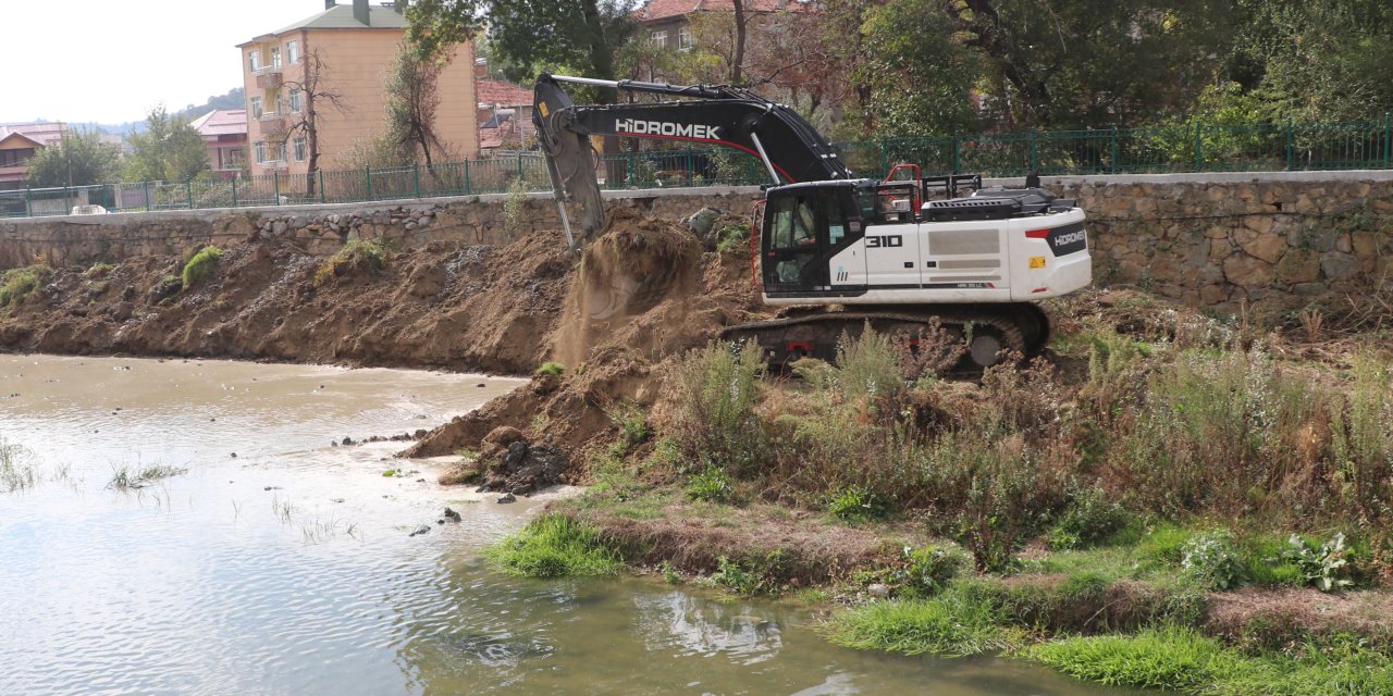 Irmak ve dere yataklarının temizliğine başlandı