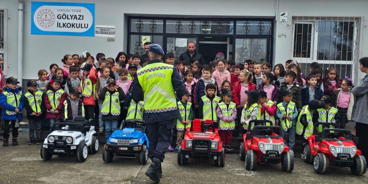 Samsun'da jandarma çocuklara trafik eğitimi verdi