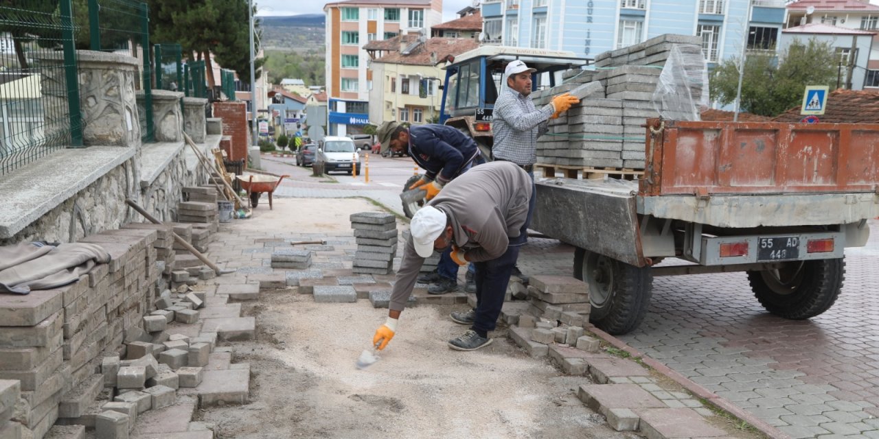 Bozulan yolların onarımı devam ediyor