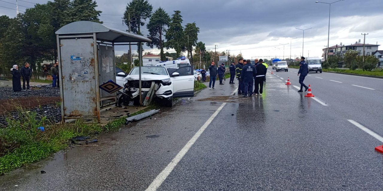 Araç sürücüsü olay yerinde hayatını kaybetti