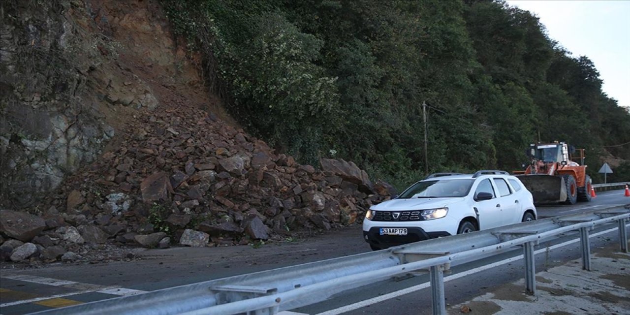 Karadeniz Sahil Yolu'nda çalışmalar sürüyor