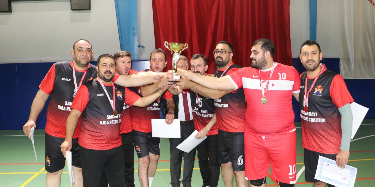 Cumhuriyet Bayramı Voleybol Turnuvası sona erdi