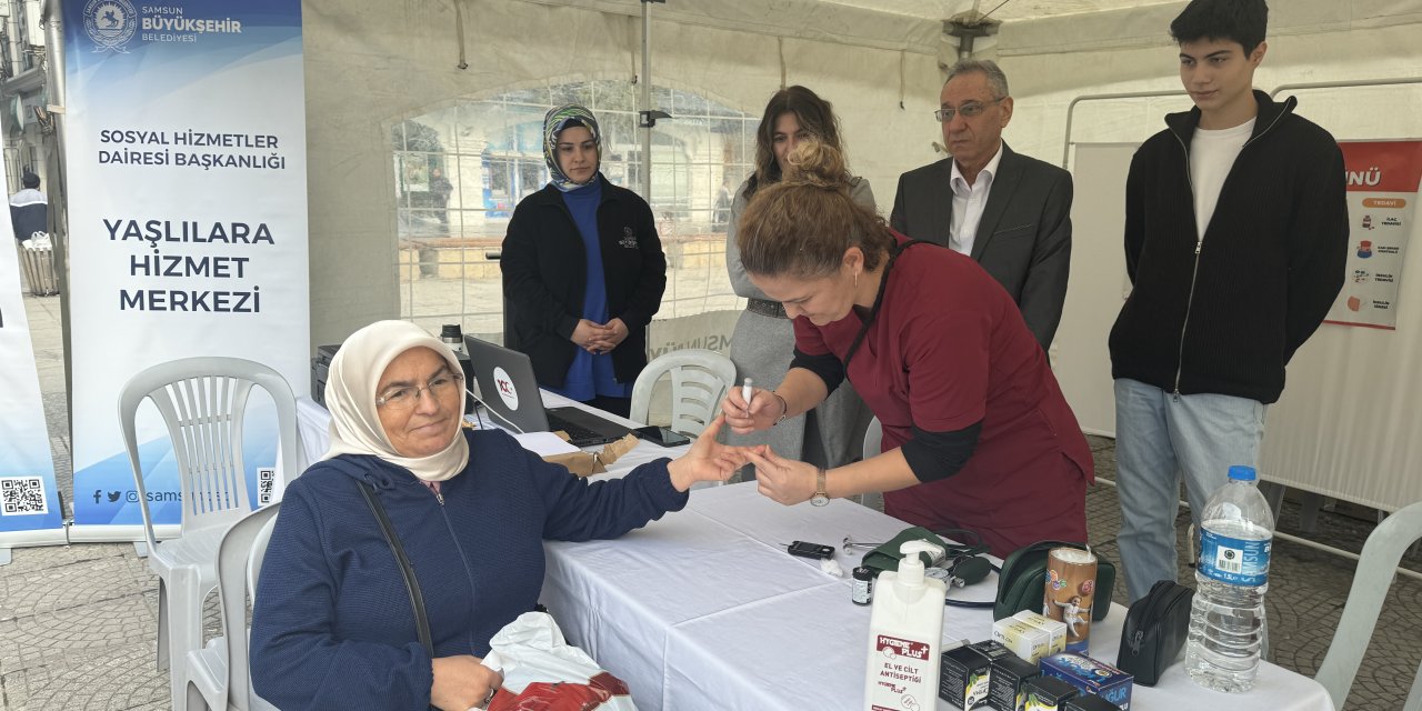 Vatandaşlara ücretsiz kan şekeri ölçümü yapıldı