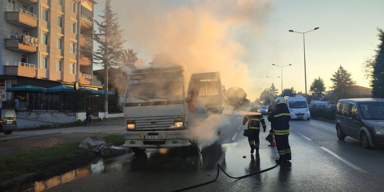 Çarşamba’da seyir halindeki kamyon yandı