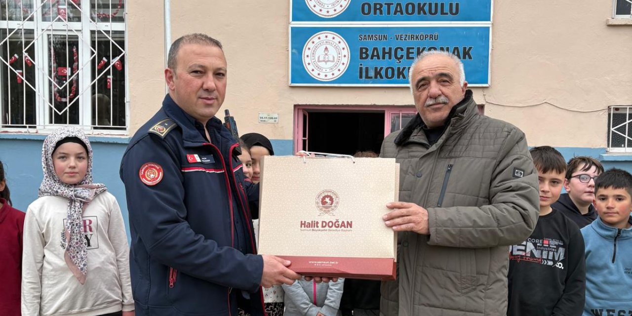 Başkan Doğan'ın hediyesi okullara ulaştırıldı