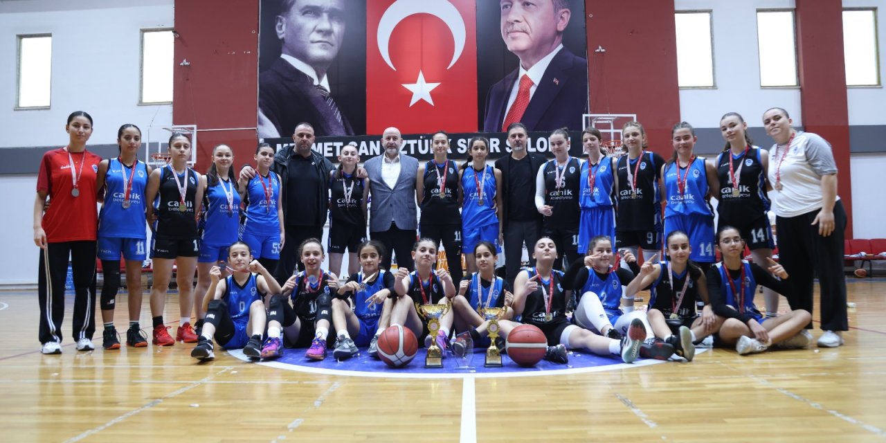 Canik Belediyespor kupaları müzesine götürdü