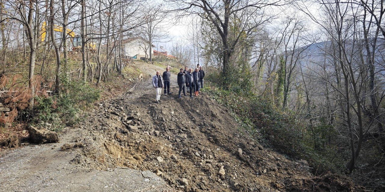 Mahalle yolu ulaşıma kapandı