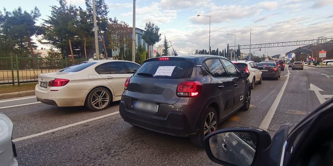 Acemi sürücü trafiktekileri uyardı