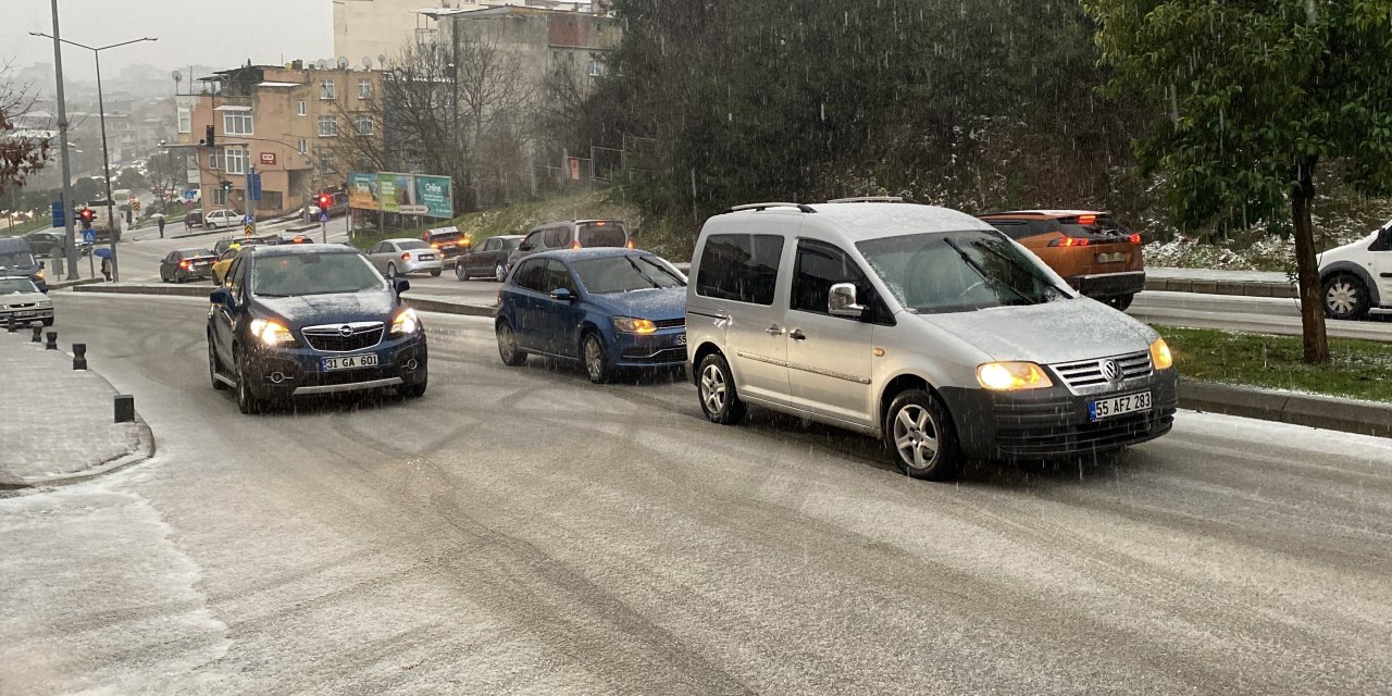 Sabah saatlerinde kar yağışı etkili oldu