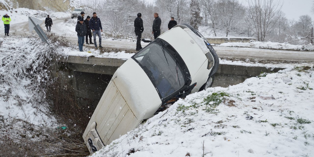 Samsun'da cenazeye giden minibüs devrildi: 15 kişi yaralandı