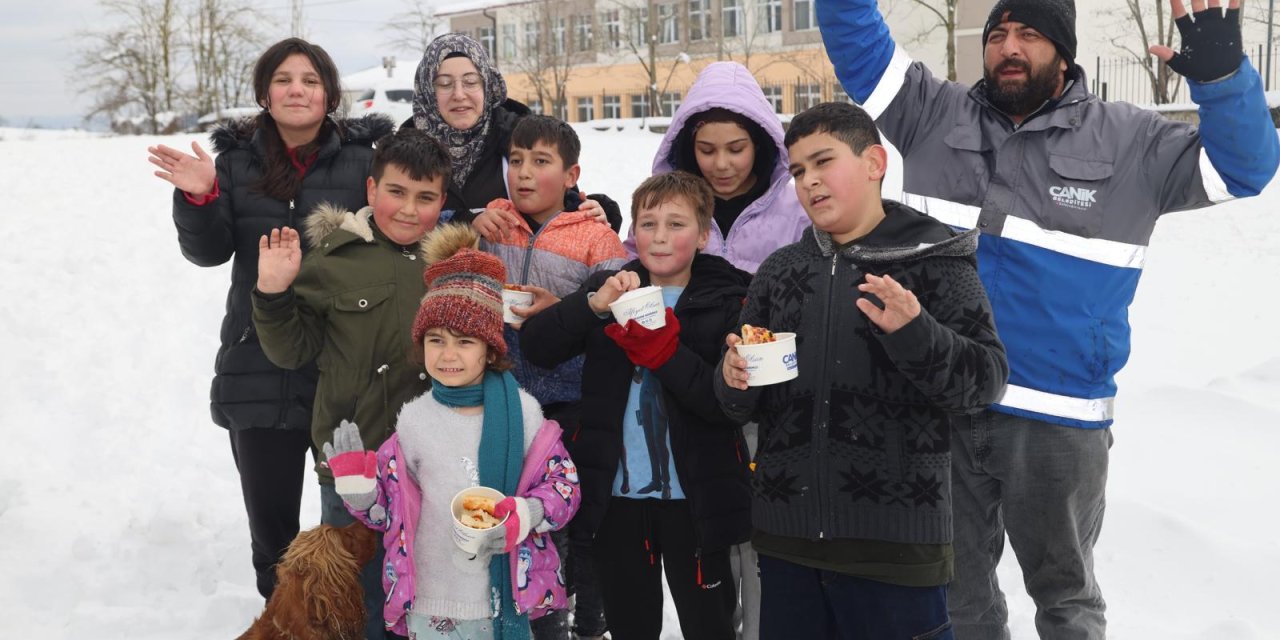 Canik Belediyesi çocuklara sürpriz yaptı