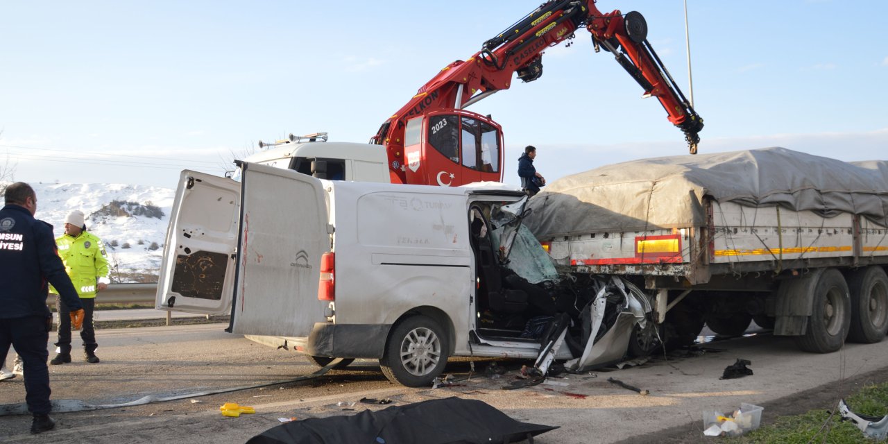 Trafik kazasında 1 kişi öldü 2 kişi yaralandı