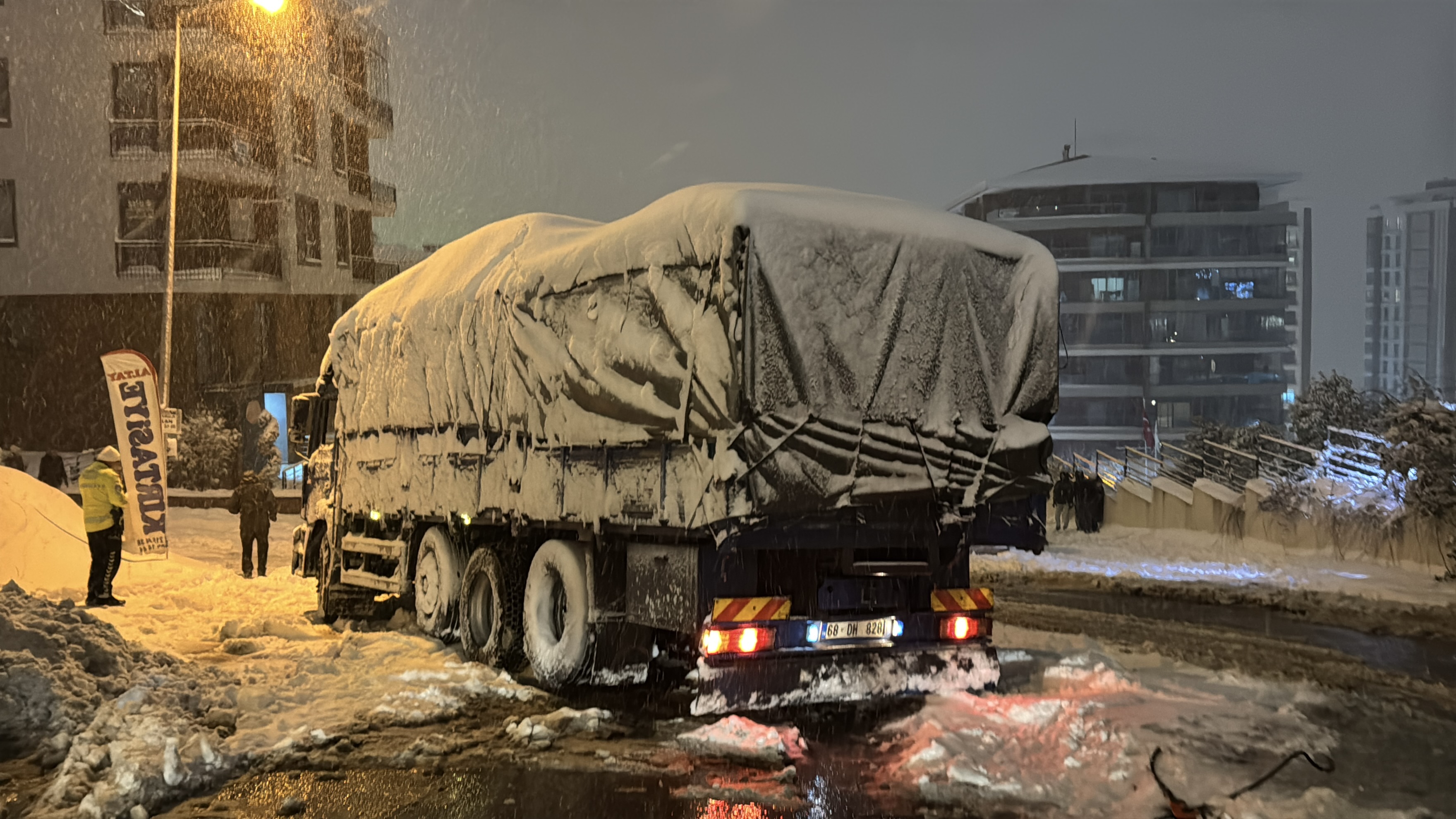 Samsun'da yolda kalan araçlar kurtarıldı