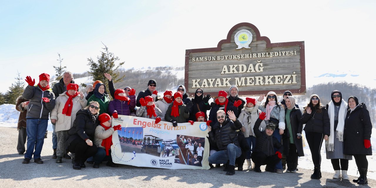 Özel gereksinimli bireylere kar gezisi