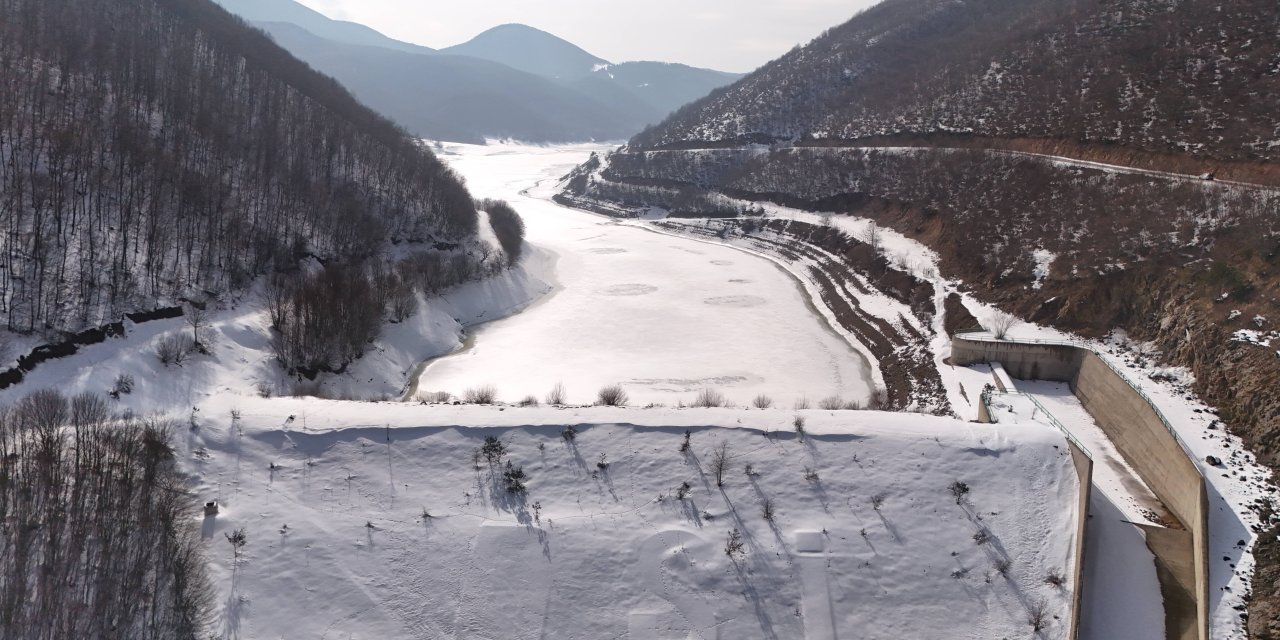 Samsun'da Duruçay Sulama Barajı buz tuttu