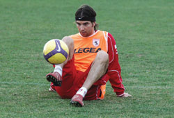 Volkan şans bekliyor