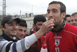 Taraftardan tatlı moral