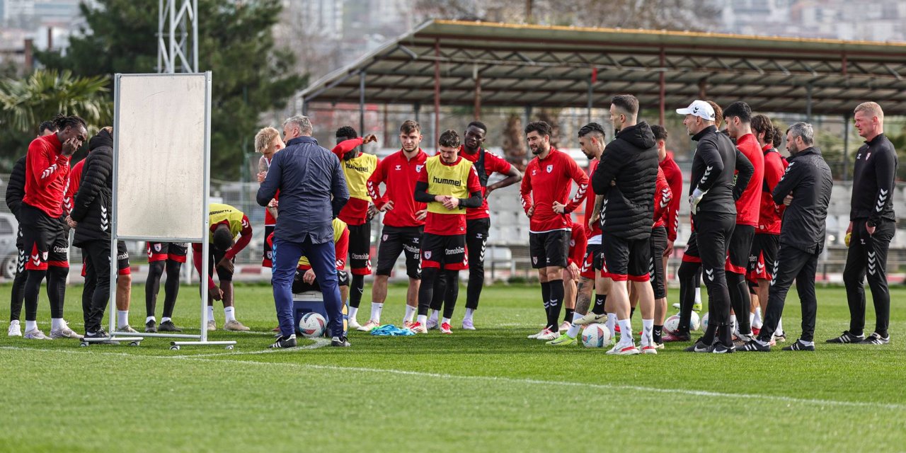 Fenerbahçe mesaisi devam ediyor