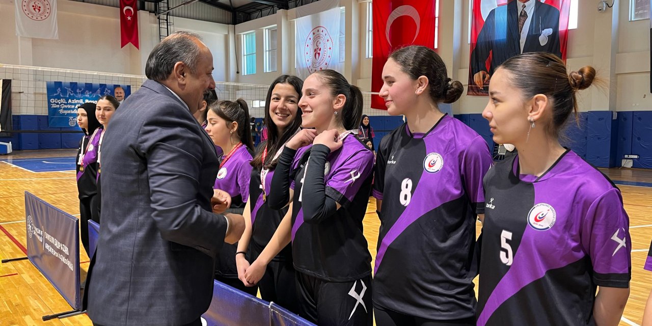 Salıpazarı'nda Voleybol Turnuvası düzenlendi