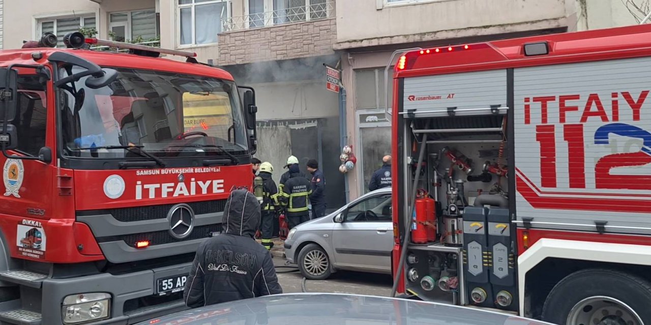 Depo yangını  itfaiye ekipleri tarafından söndürüldü