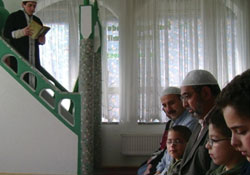 Siyaset caminin içine de girdi