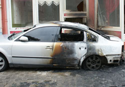 Park halindeki otomobil yandı