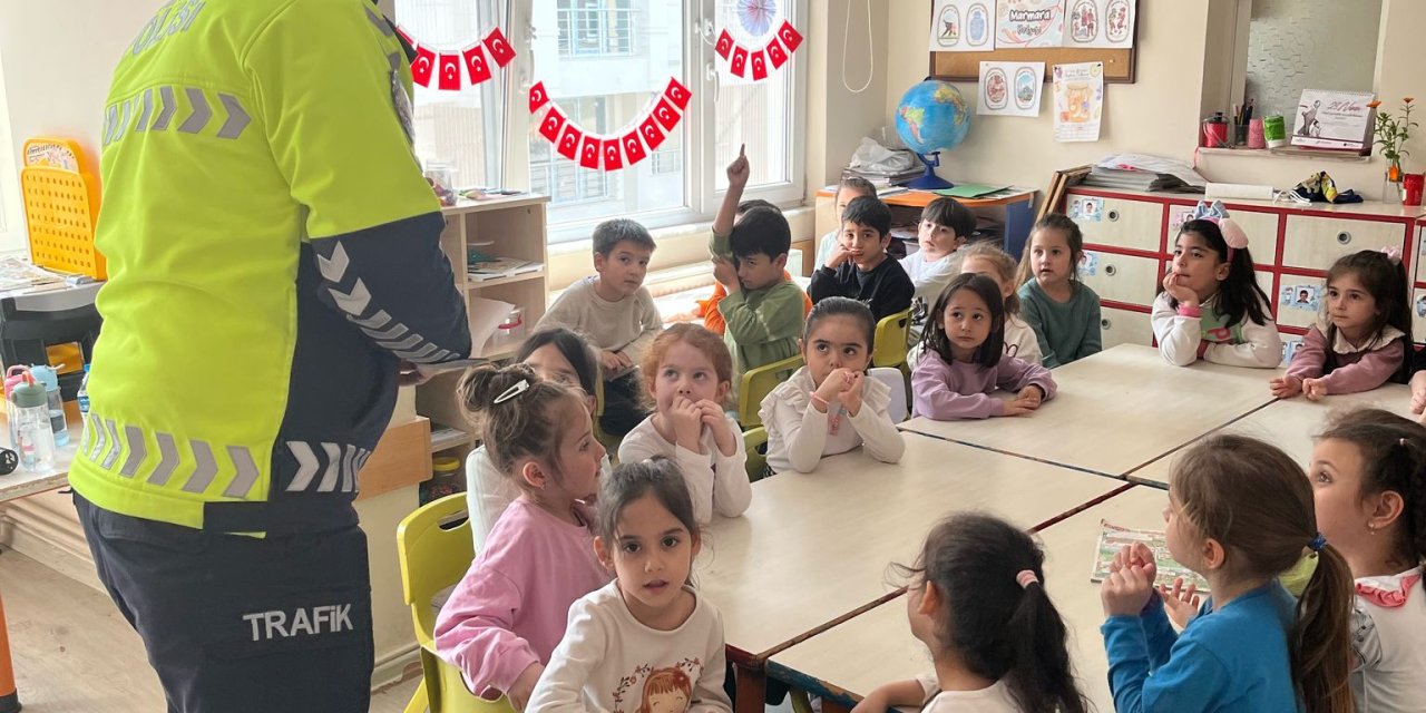 Anaokulu öğrencilerine trafik eğitimi verildi