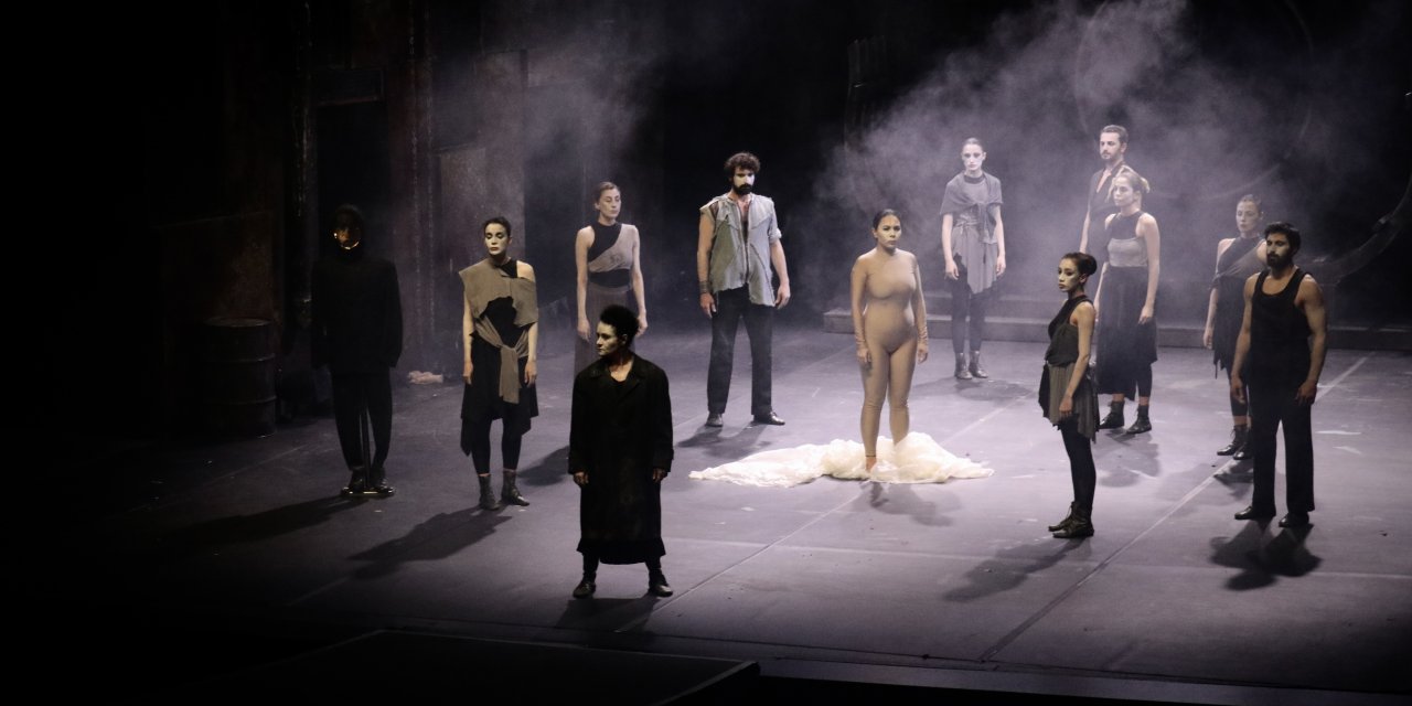 "Medea Material" oyunu Samsun'da sahnelendi