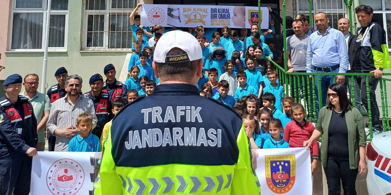 Kırsal mahalle okullarında trafik eğitimi verildi