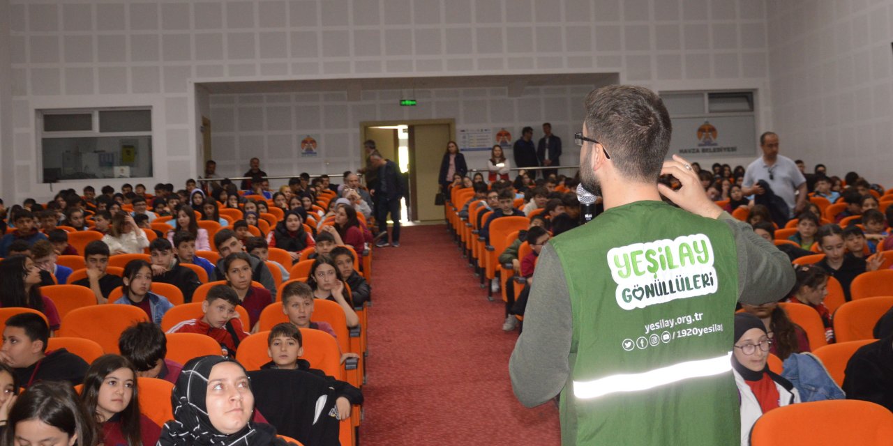 Bağımlılık ve çocuk hakları eğitimi verildi