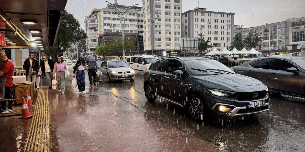 Samsun'da sağanak yağış etkili oldu