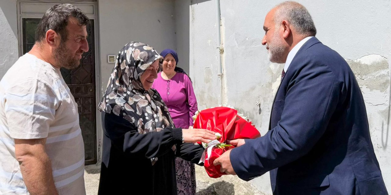 Başkan Sandıkçı'dan şehit annelerine ziyaret