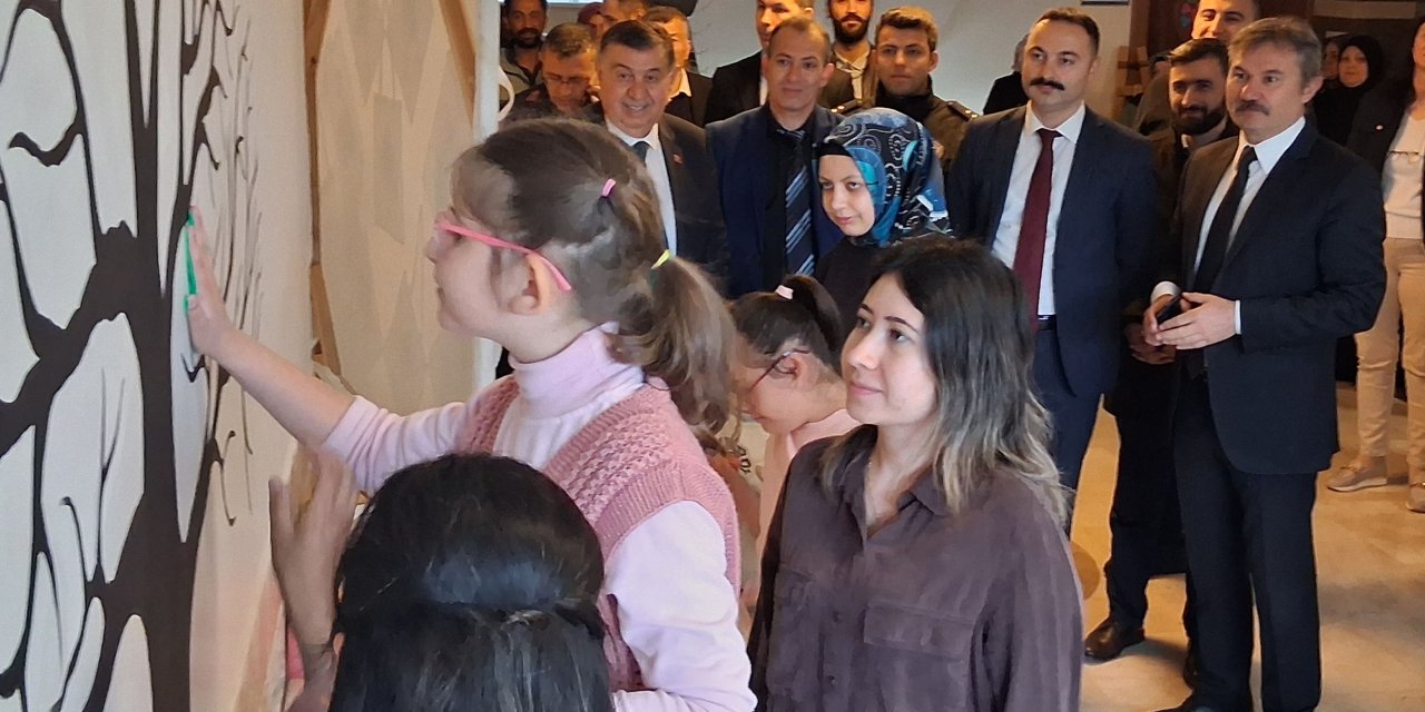 Özel öğrenciler sergi açtı