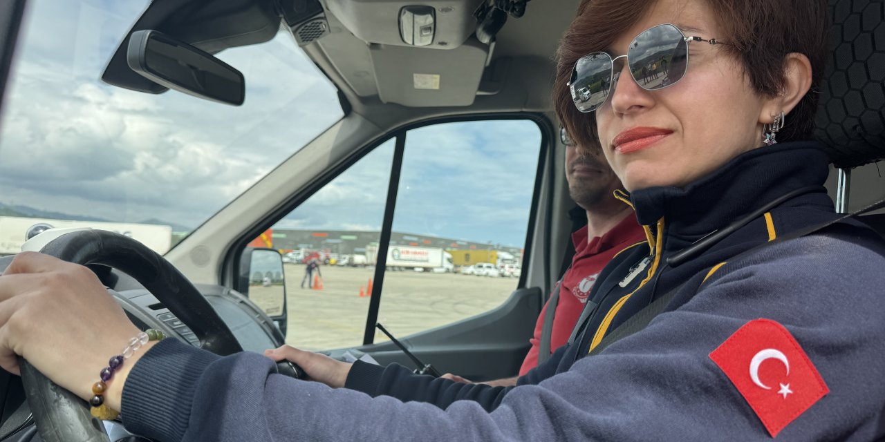 Kadın sağlıkçılar ambulans sürüş eğitimi aldı