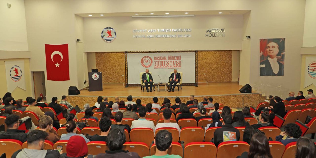 Üniversite öğrencileri Belediye Başkanı Kılıç'la buluştu