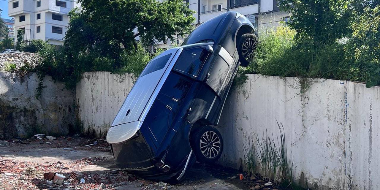 İstinat duvarından düşen cipteki 2 kişi yaralandı
