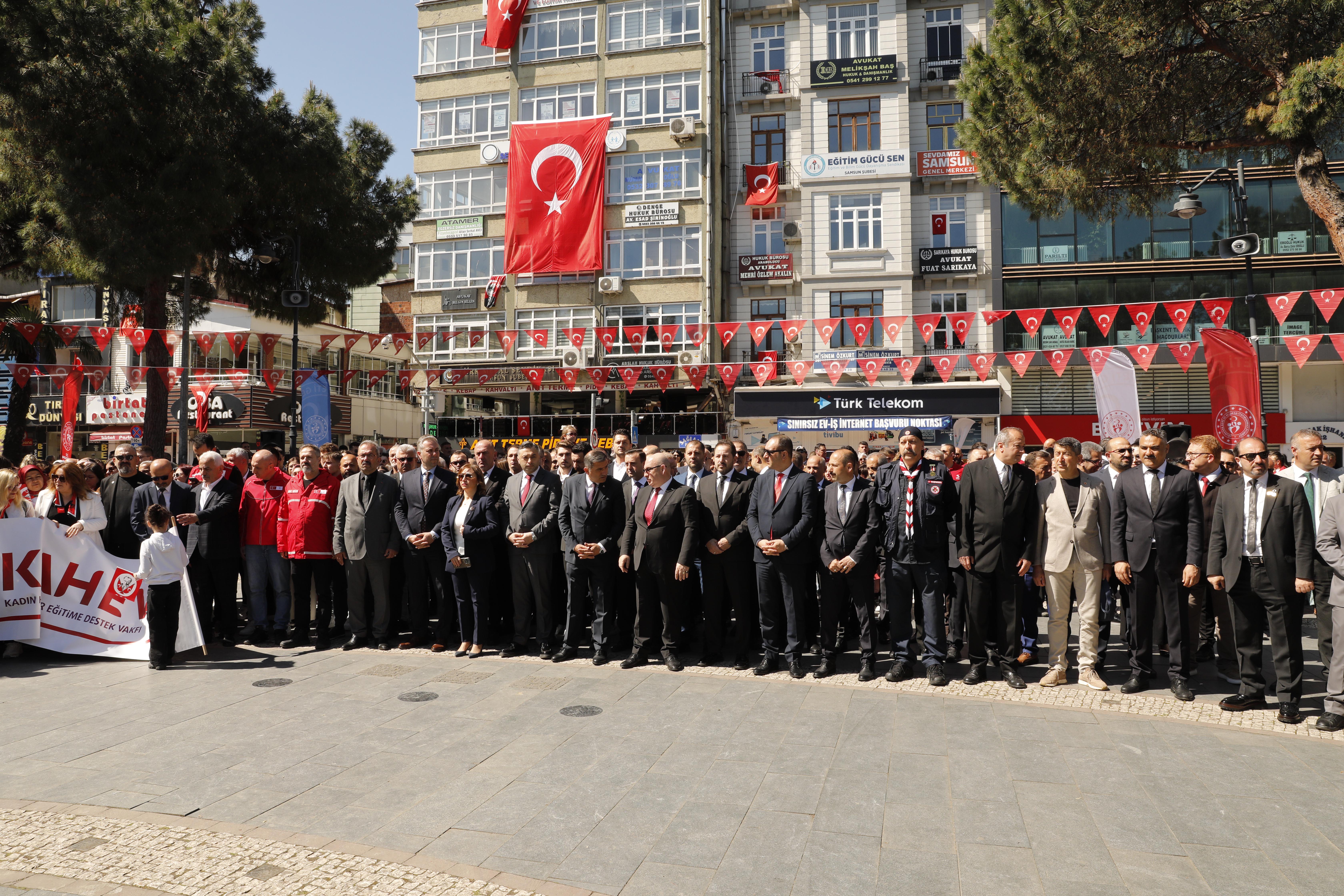 19 Mayıs Etkinlikleri Onur Anıtı'na Çelenk Sunumuyla Başladı