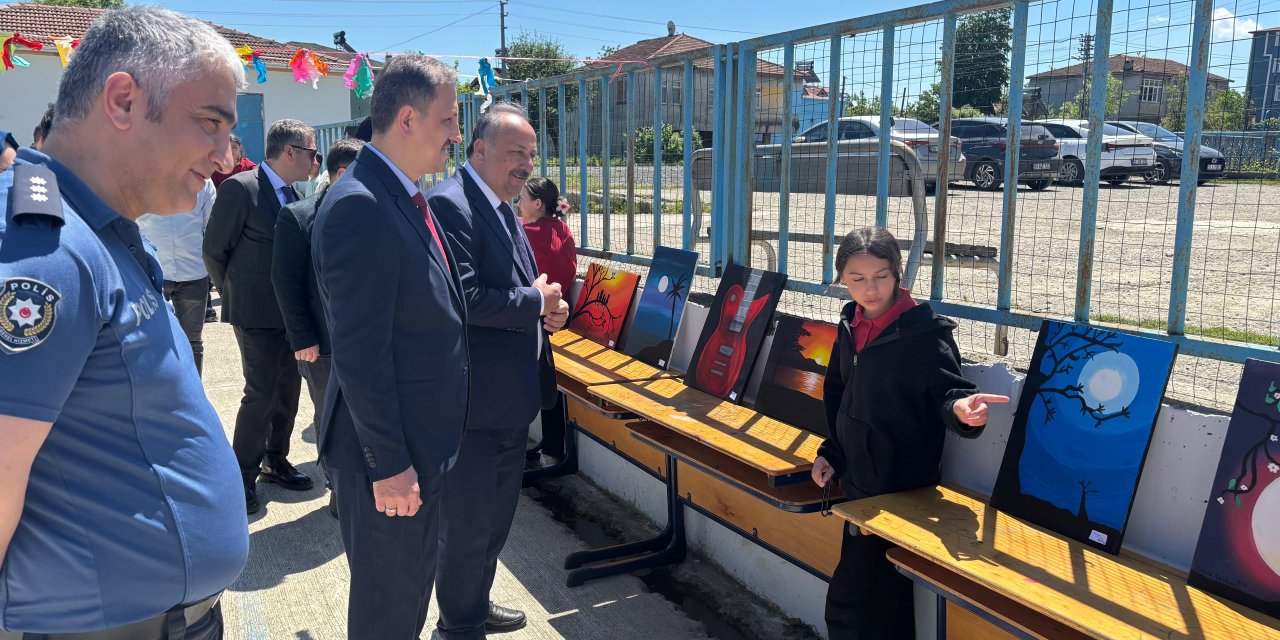 Öğrenciler resim sergisi açtı