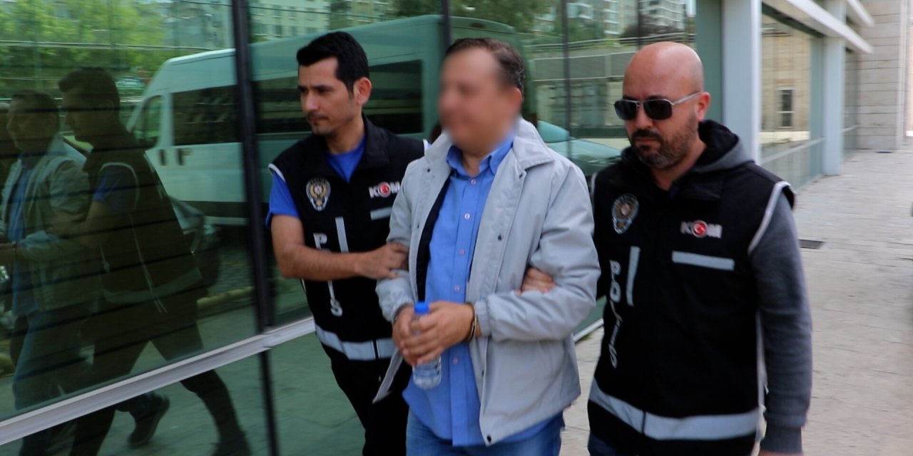 Otomobilde 17 ruhsatsız tabancayla yakalandı